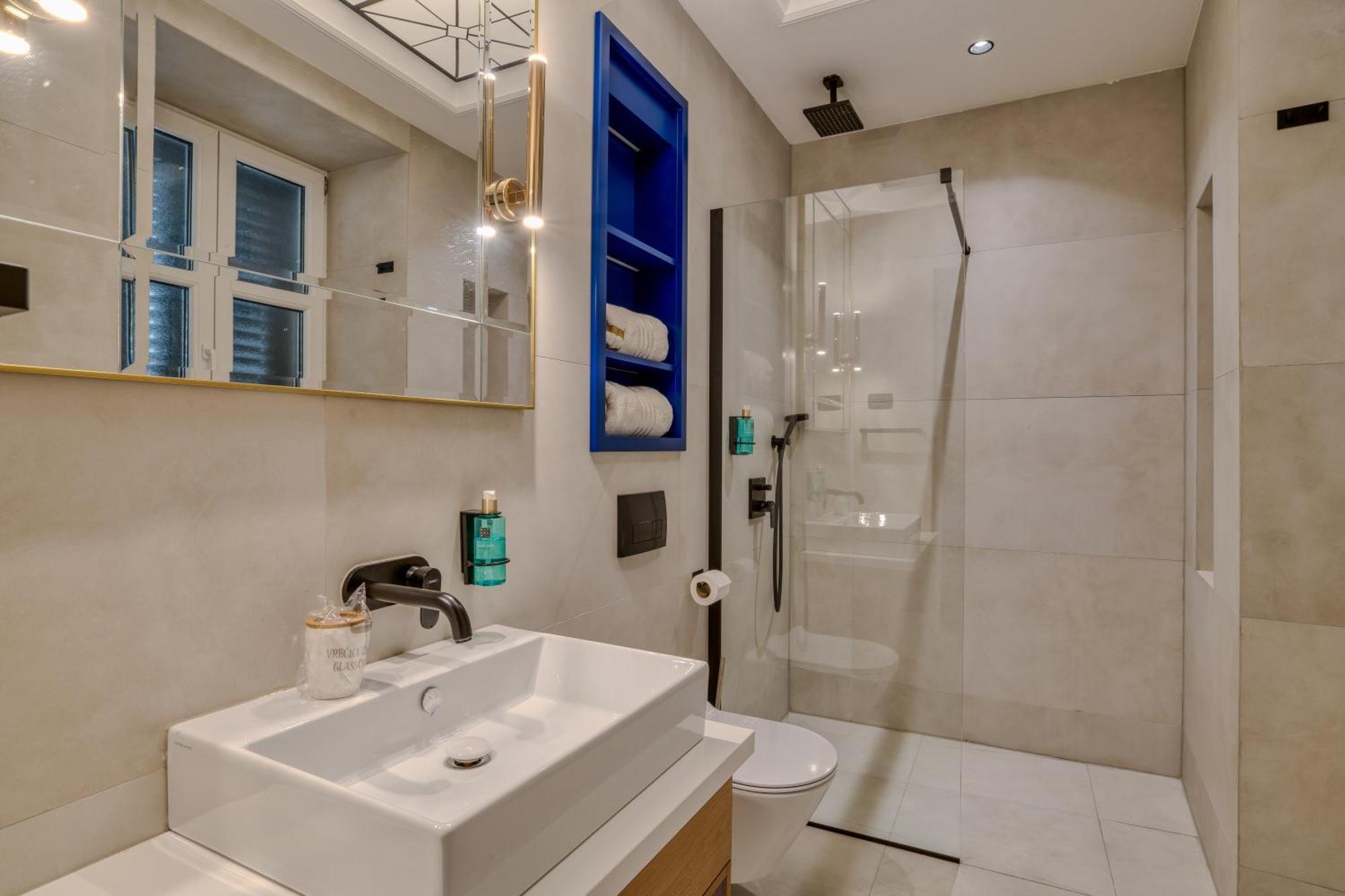 Hive Luxury Suites By Mn Property Kotor Exterior foto