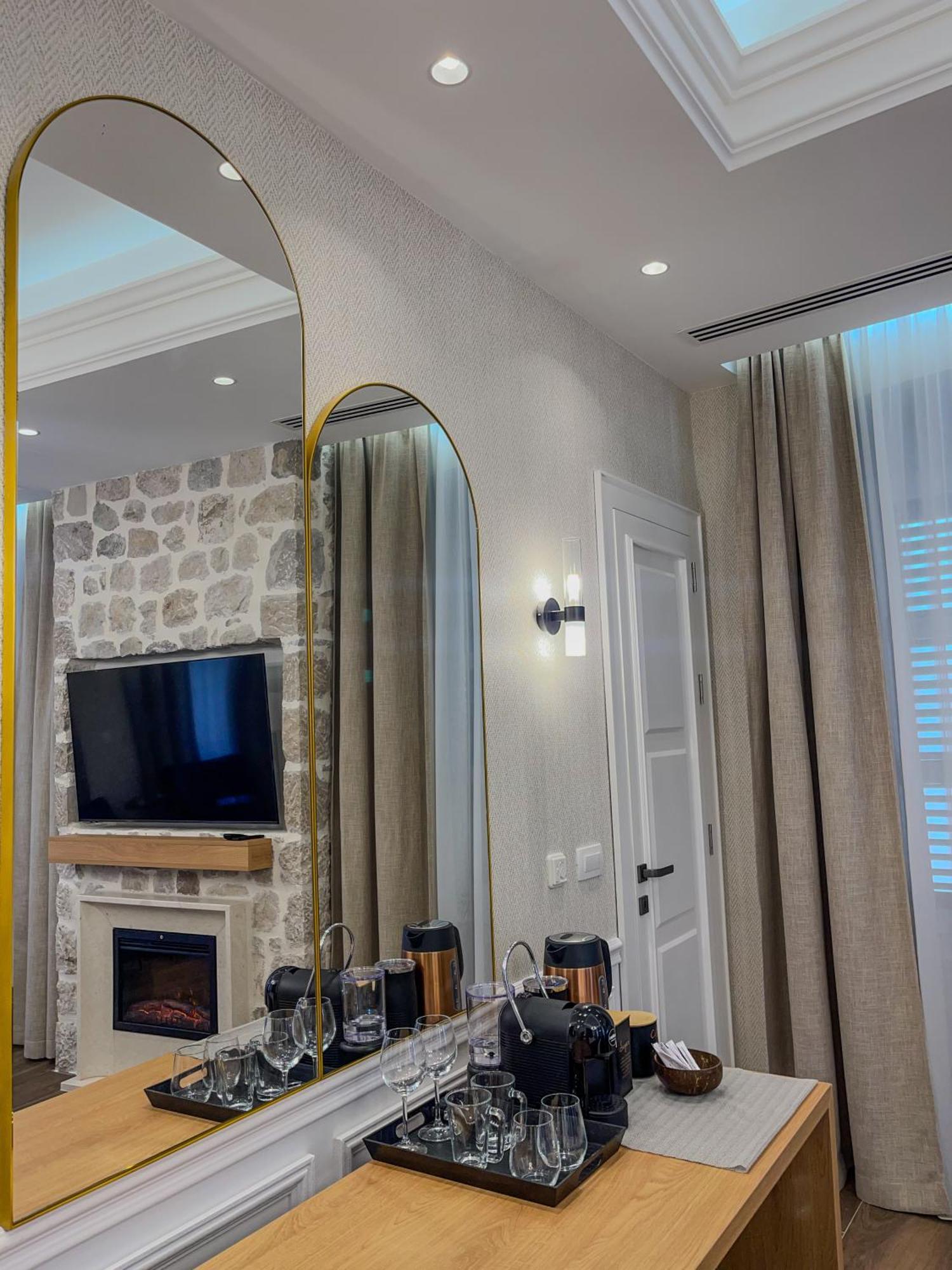 Hive Luxury Suites By Mn Property Kotor Exterior foto